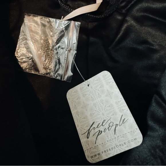 Free People Fleur de Lis Denim Cropped Puffer Jacket Size Medium - Picture 6 of 9